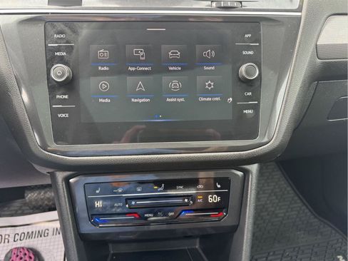 Used 2024 Volkswagen Tiguan SE AWD/4WD image 22