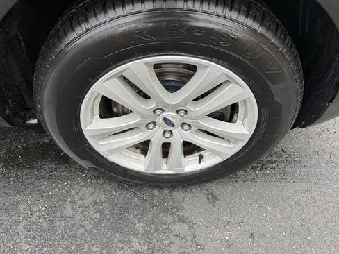 Used 2018 Ford Explorer XLT image 5