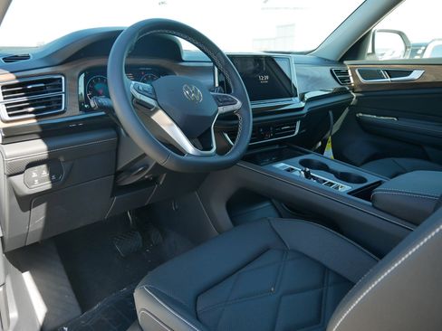 New 2026 Volkswagen Atlas SE image 3