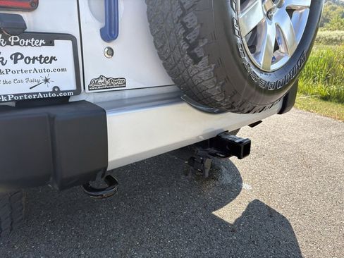 Used 2015 Jeep Wrangler Unlimited Sahara w/ Connectivity Group image 15