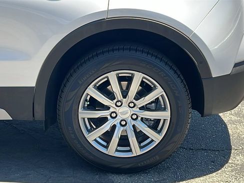 Used 2022 Cadillac XT4 Premium Luxury w/ Enhanced Visibility Package FWD image 7