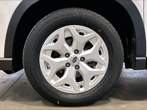 Used 2023 Subaru Forester AWD/4WD image 9