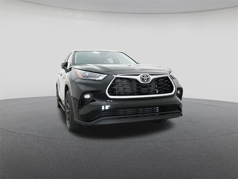 New 2026 Toyota Highlander XLE image 30