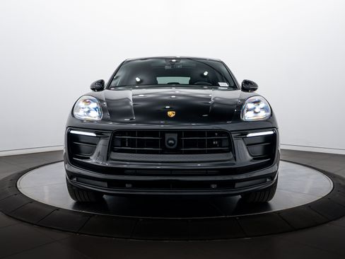 Certified 2024 Porsche Macan image 10