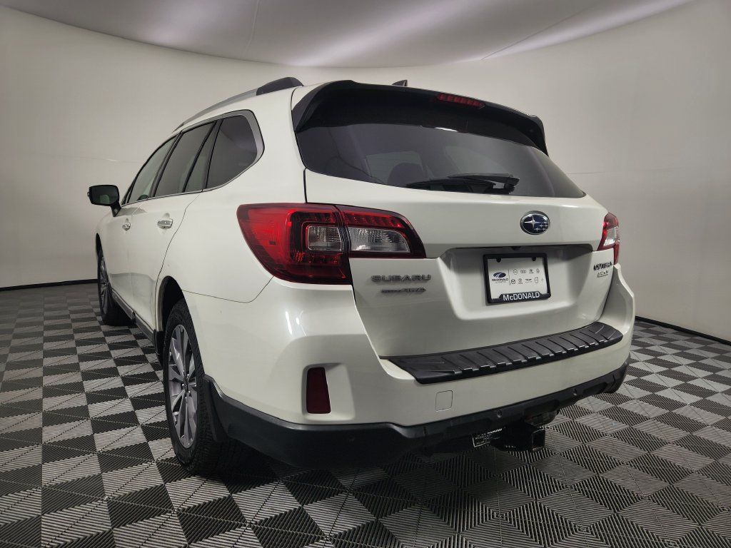 Used 2017 Subaru Outback 2.5i Touring w/ Popular Package #5A AWD/4WD image 3