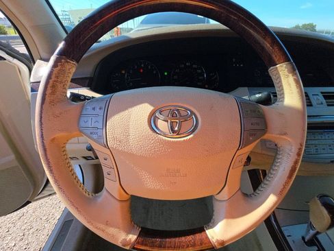 Used 2010 Toyota Avalon Limited FWD image 16