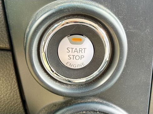 Used 2024 Nissan Titan SV w/ SV Convenience Package AWD/4WD image 9