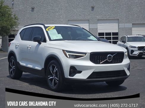 Certified 2023 Volvo XC40 B4 Plus w/ Driver Assist Package FWD image 3