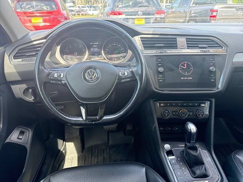 Used 2018 Volkswagen Tiguan SEL AWD/4WD image 12