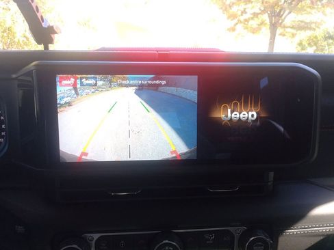 Used 2025 Jeep Wrangler Unlimited Rubicon image 20