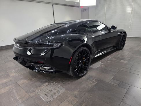 Used 2025 Aston Martin DB12 Coupe RWD image 26