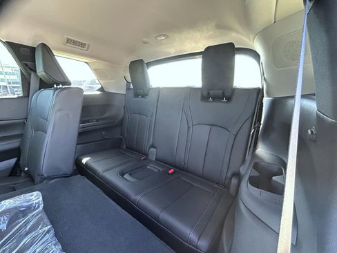 New 2026 INFINITI QX60 Luxe w/ Family Package image 12