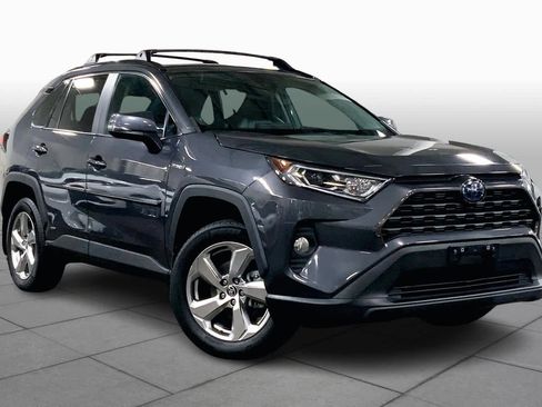 Used 2021 Toyota RAV4 XLE Premium image 2
