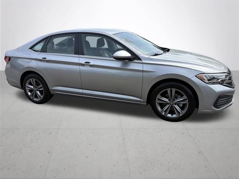 Used 2024 Volkswagen Jetta SE FWD image 4