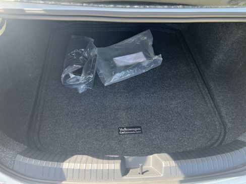 Used 2025 Volkswagen Jetta SE w/ Sunroof Package FWD image 28