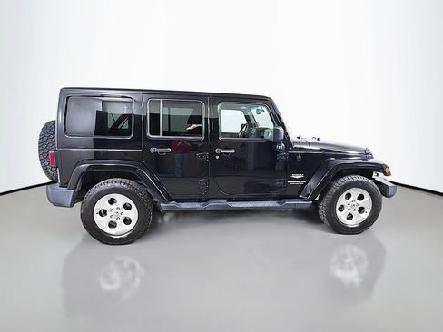 Used 2015 Jeep Wrangler Unlimited Sahara AWD/4WD image 5