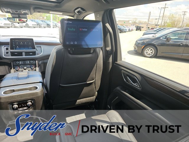 Used 2023 Chevrolet Suburban High Country AWD/4WD image 36