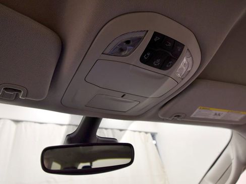 Used 2023 Chrysler Voyager LX image 27