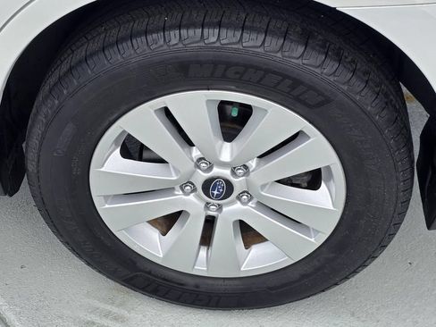 Used 2018 Subaru Outback 2.5i Premium AWD/4WD image 36