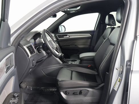 Used 2022 Volkswagen Atlas Cross Sport SE FWD image 10