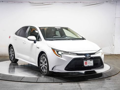 Certified 2021 Toyota Corolla LE FWD image 5