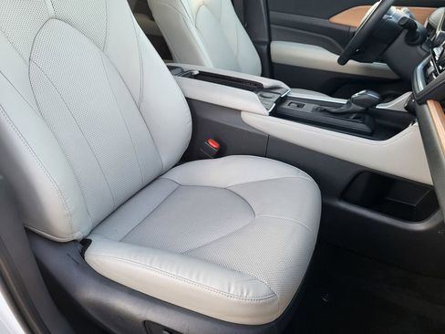 Used 2024 Toyota Grand Highlander Limited image 17