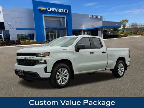 Used 2020 Chevrolet Silverado 1500 Custom w/ Custom Value Package image 4