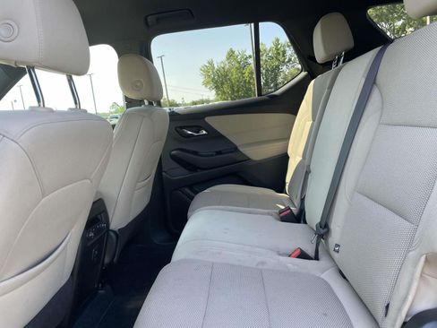 Used 2023 Chevrolet Traverse LS FWD image 9