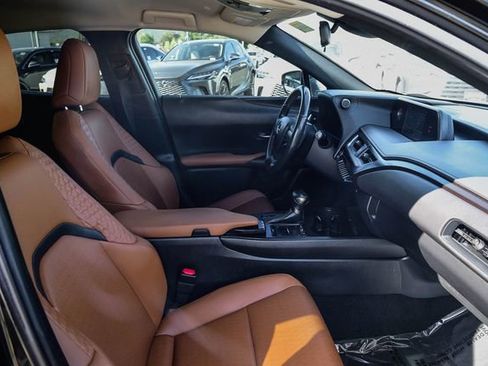Used 2022 Lexus UX 200 image 17