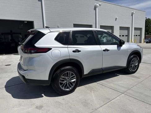 Used 2024 Nissan Rogue S FWD image 7