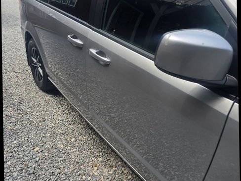 Used 2019 Dodge Grand Caravan SE FWD image 4