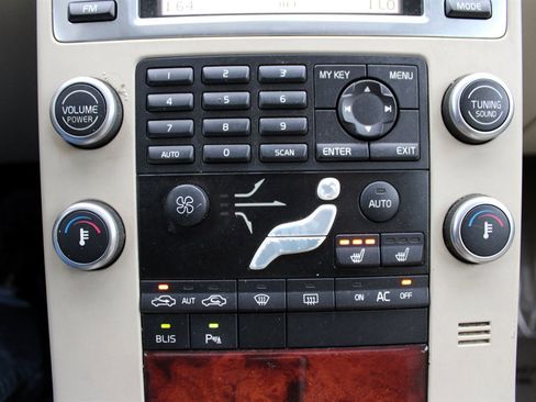 Used 2008 Volvo V70 image 22