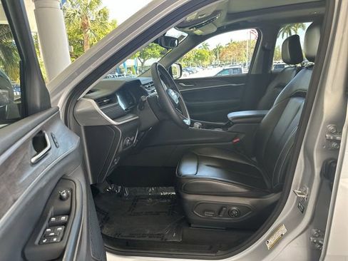 Used 2023 Jeep Grand Cherokee L Limited RWD image 22