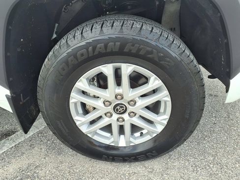 Used 2022 Toyota Tundra SR5 AWD/4WD image 9