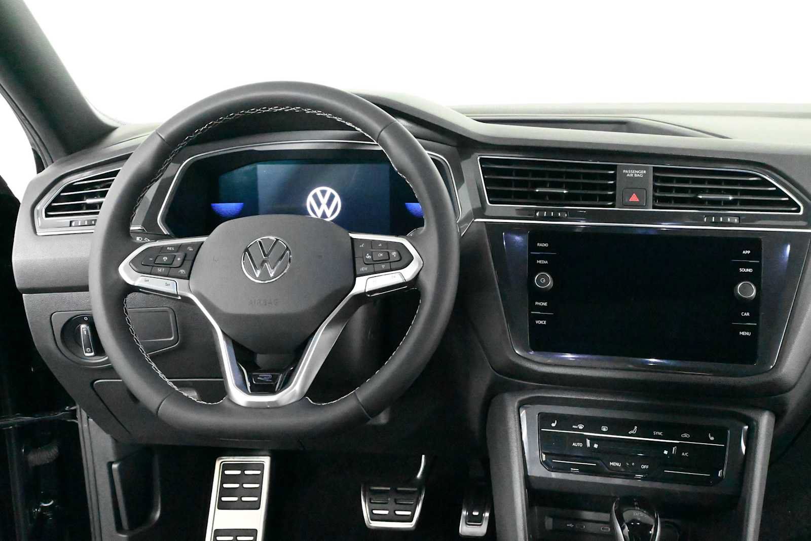 Certified 2023 Volkswagen Tiguan SE R-Line FWD image 3