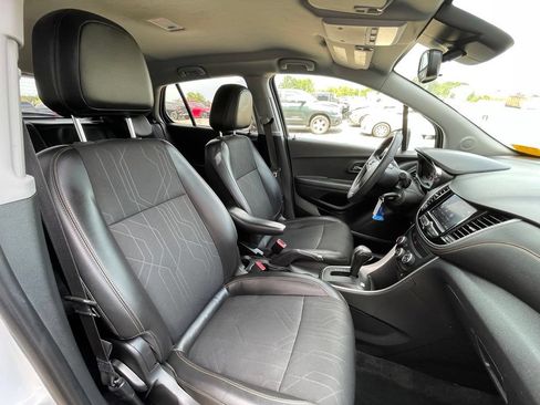 Used 2022 Chevrolet Trax LT FWD image 31