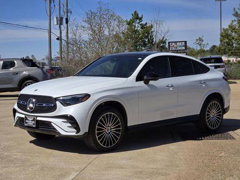 Used 2024 Mercedes-Benz GLC 300 4MATIC image 3