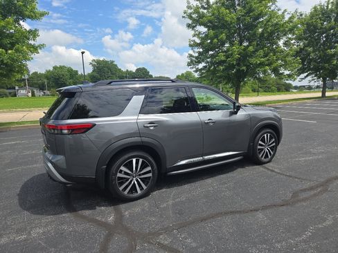 Used 2024 Nissan Pathfinder Platinum w/ Lighting Package (N93) AWD/4WD image 3