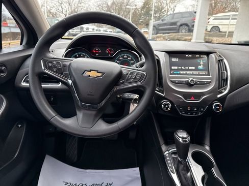 Used 2017 Chevrolet Cruze LT image 12