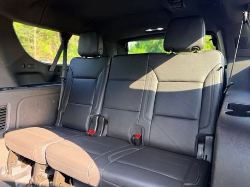 Used 2021 Chevrolet Suburban LT w/ LT Signature Package AWD/4WD image 28