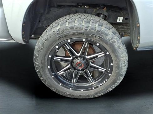 Used 2019 Toyota Tacoma SR image 5