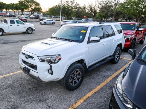 Used 2019 Toyota 4Runner TRD Off-Road image 3