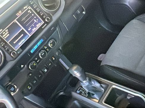 Used 2022 Toyota Tacoma 2WD Double Cab image 30