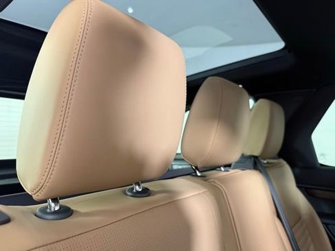 New 2025 Land Rover Discovery Dynamic SE image 29