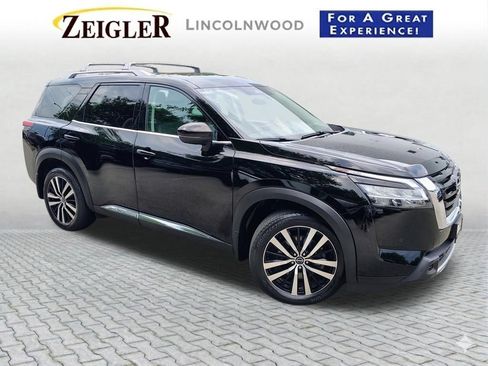Used 2024 Nissan Pathfinder Platinum AWD/4WD image 2