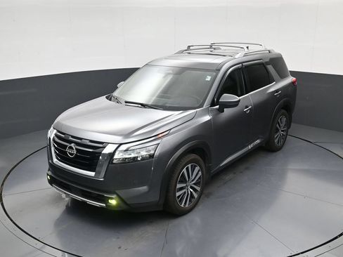 Used 2022 Nissan Pathfinder Platinum w/ Cargo Package FWD image 27