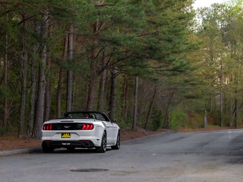 Used 2022 Ford Mustang Premium image 40