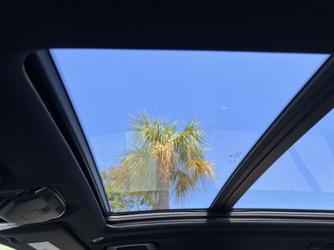 Used 2025 BMW X5 M60i w/ Climate Comfort Package image 28