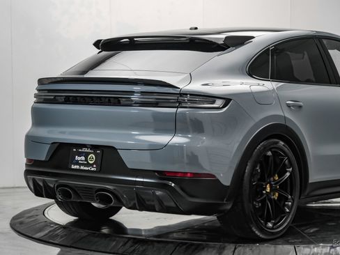Used 2024 Porsche Cayenne Turbo GT AWD/4WD image 18
