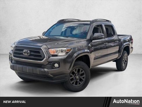 Used 2022 Toyota Tacoma SR5 w/ Technology Package image 1